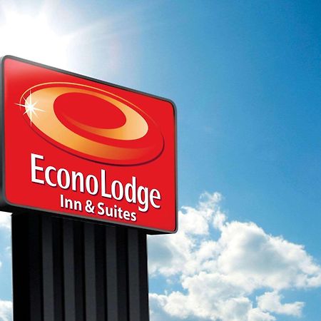 Econo Lodge Inn & Suites Ченълвю Екстериор снимка